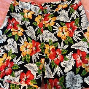 34”waist Floral shorts